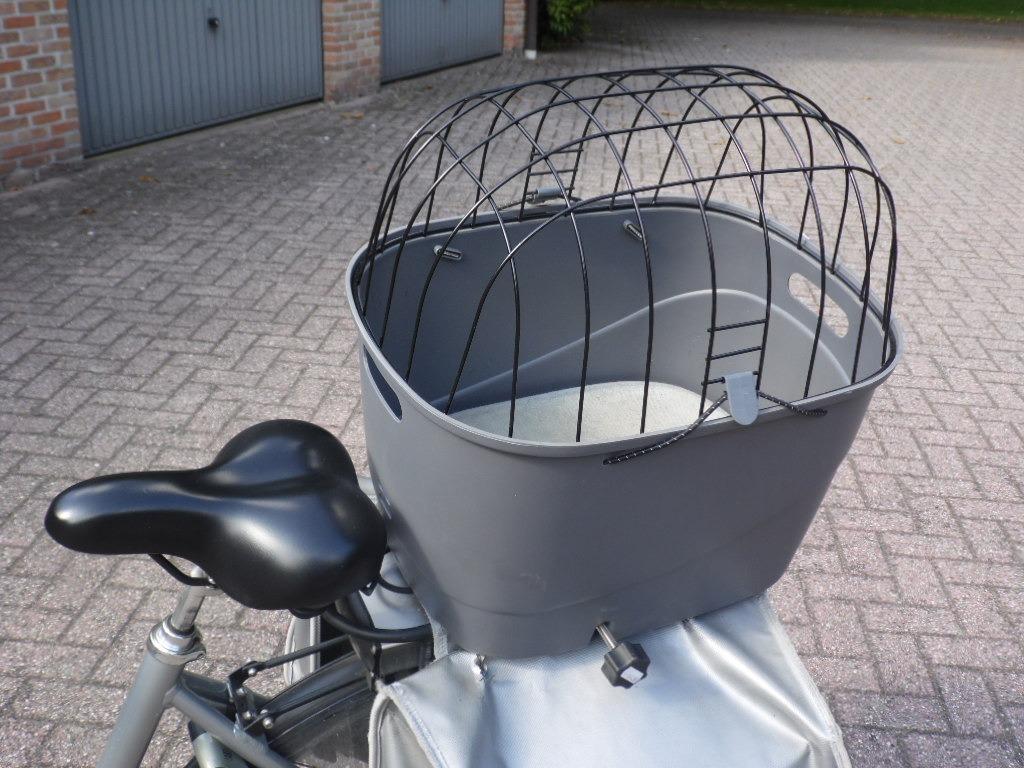 Fietsmand bagagedrager voor vervoer hond of kat, Ophalen, Zo goed als nieuw, Fietsmand
