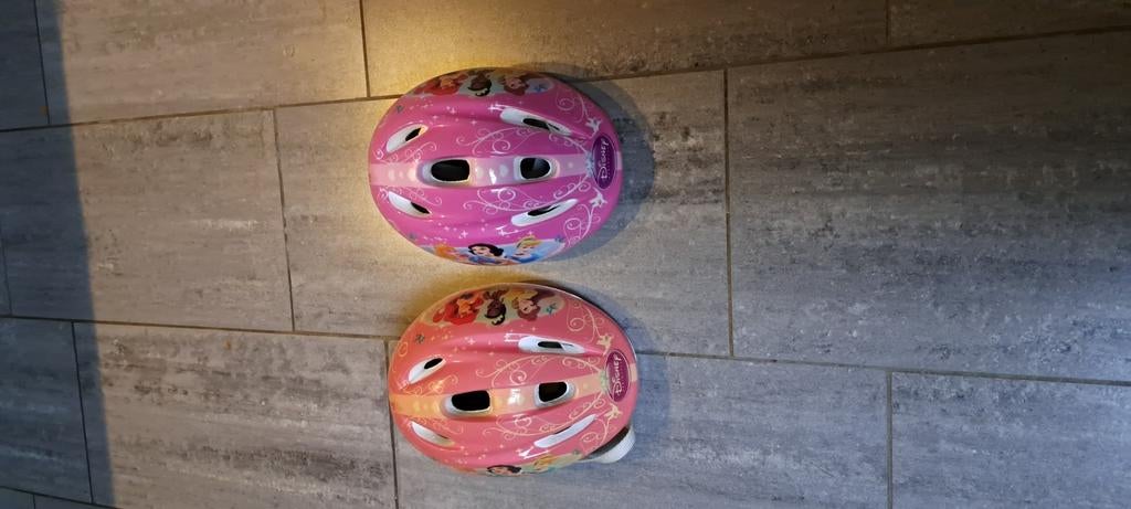 2 Disney kinderhelmen prinsessen, Ophalen, Zo goed als nieuw
