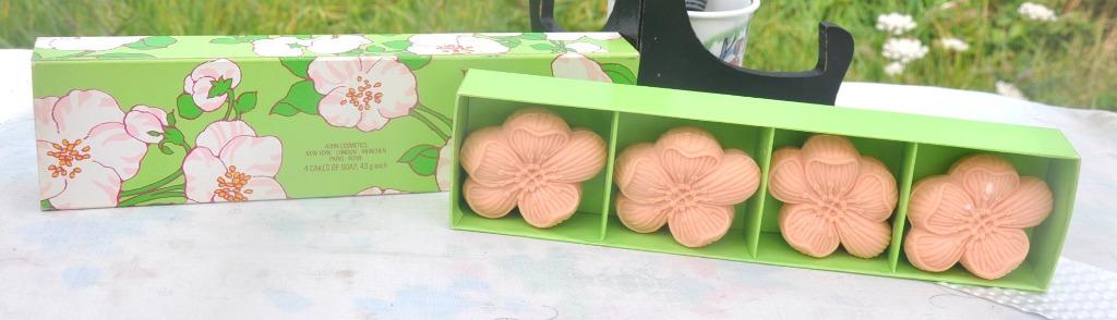 savon avon vintage comme neuf 4 fleurs, Collections, Enlèvement ou Envoi, Comme neuf