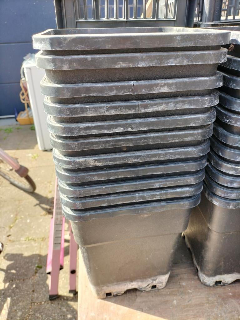 Grote vierkante kweekpotten 11 liter  1 gratis, Tuin en Terras, Kweekspullen, Ophalen, Zo goed als nieuw