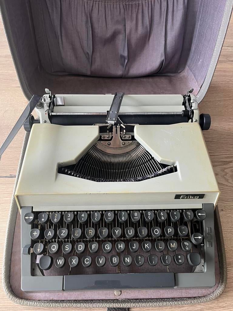 Machine à écrire vintage Erika modèle 14, Enlèvement
