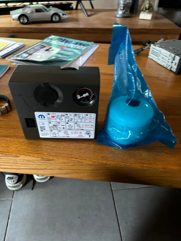 Compresseur et produit pour pneus, Autos : Pièces & Accessoires, Pneu(s)