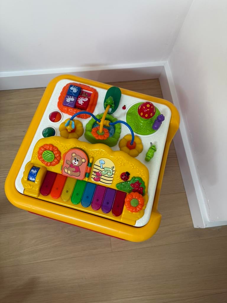 Activiteitentafel chicco, Kinderen en Baby's, Ophalen, Zo goed als nieuw