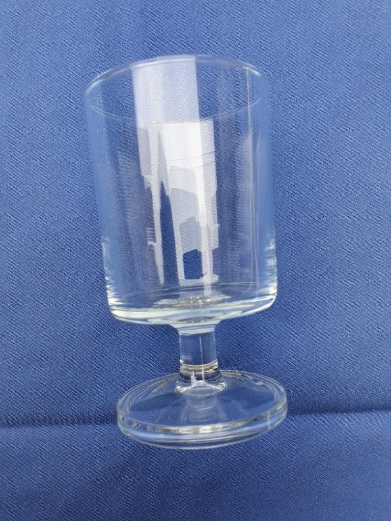Lot de 12 verres non utilisés sur socle, Neuf, Verre ou Verres, Enlèvement ou Envoi, Verre