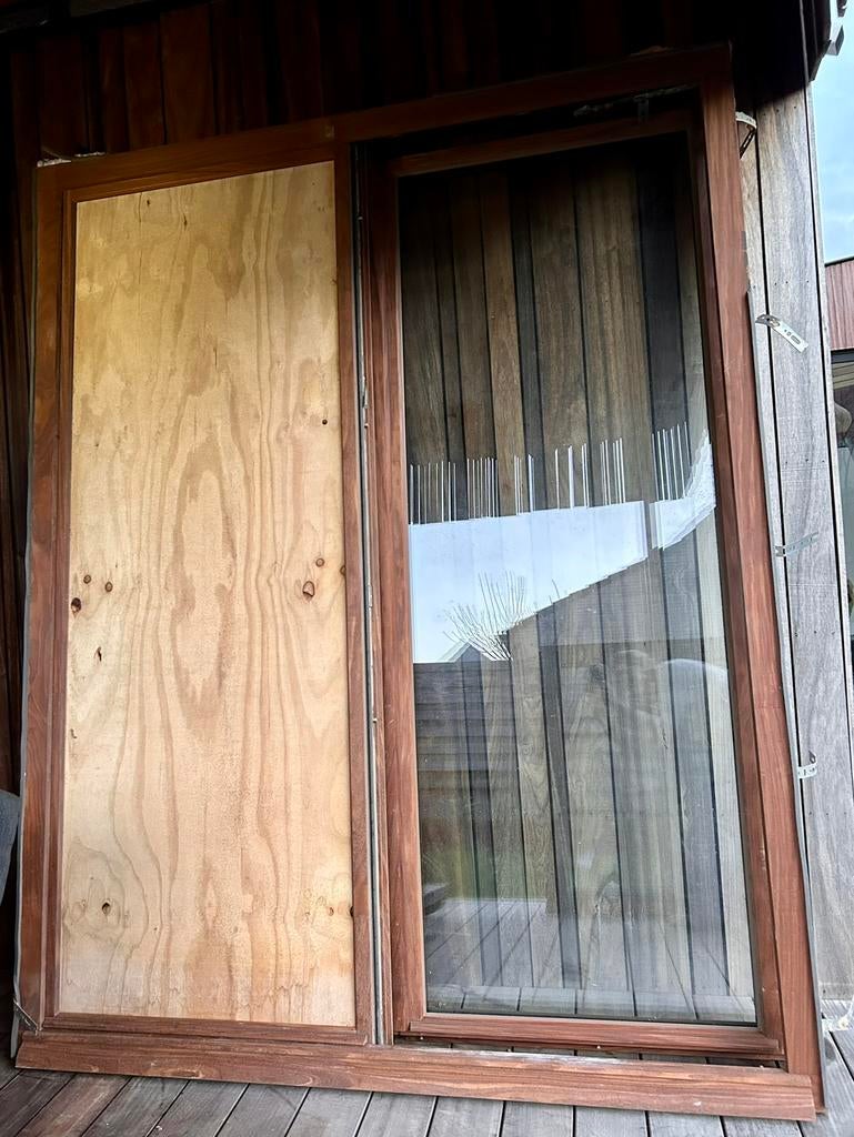 Afrormosia dubbel opendraaiend raam, Doe-het-zelf en Bouw, Ophalen, Zo goed als nieuw