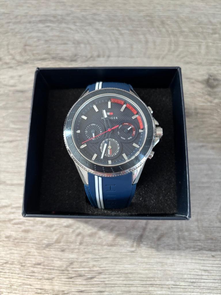 Tommy Hilfiger heren horloge, Handtassen en Accessoires, Horloges | Heren, Polshorloge, Nieuw, Kunststof, Ophalen