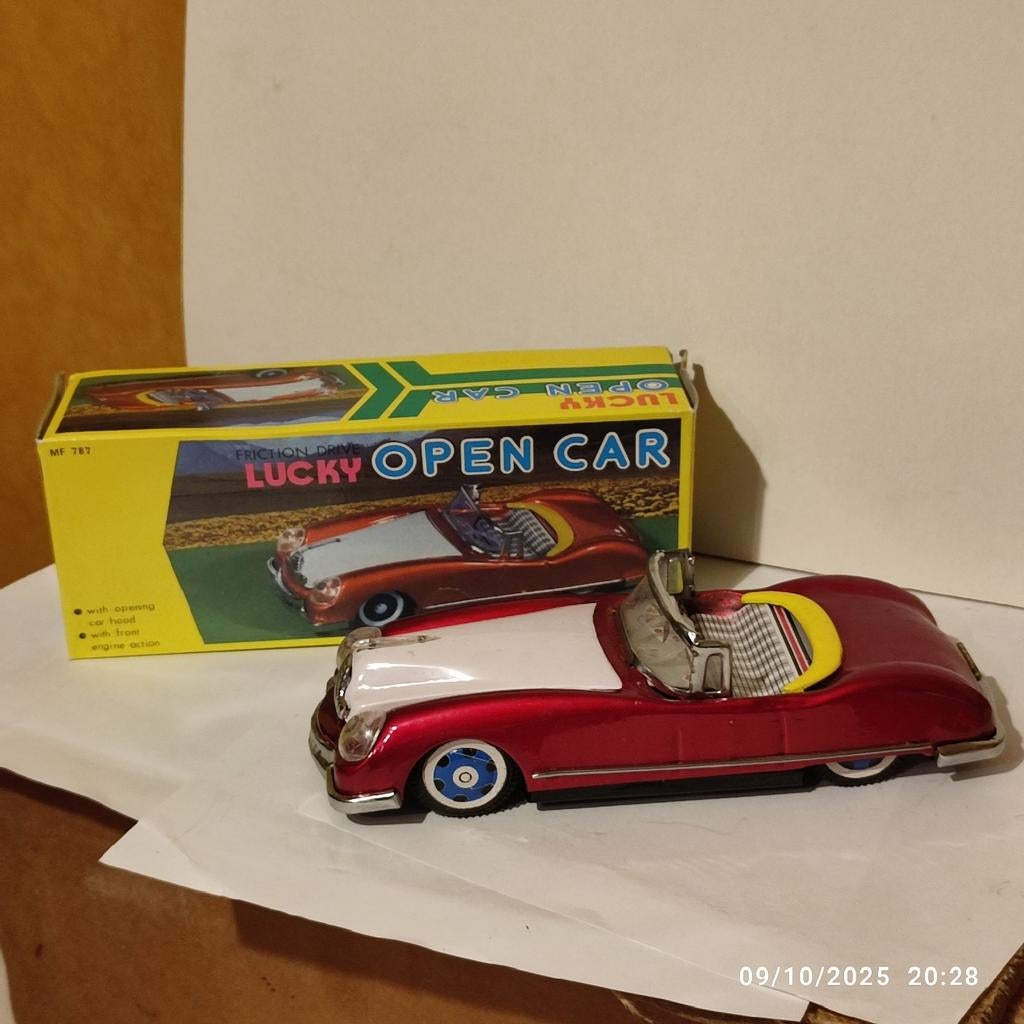 Ancienne voiture en tôle avec sa boîte ., Enlèvement ou Envoi, Neuf