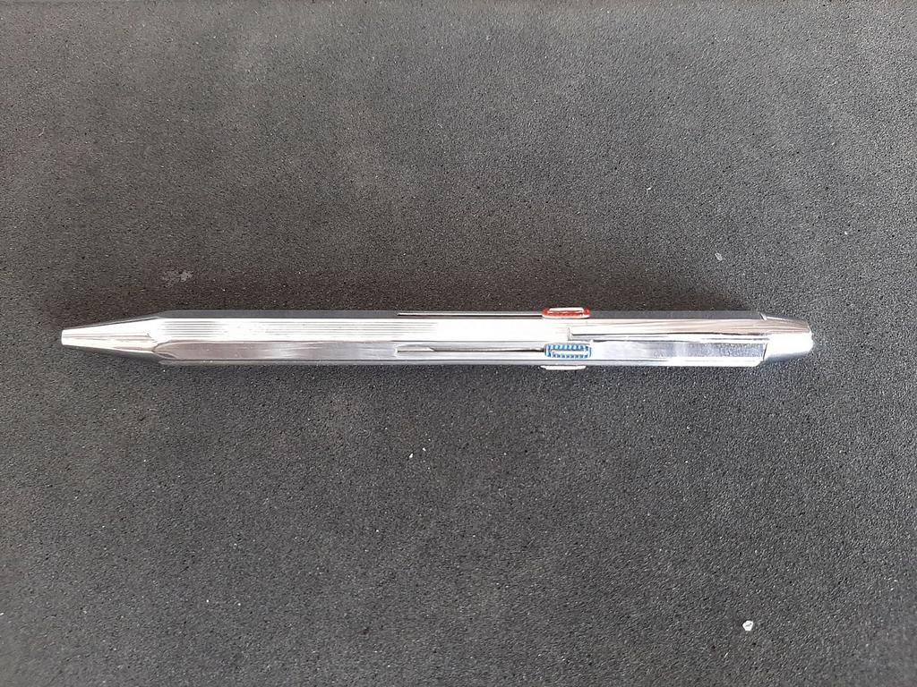 Oude balpen 4 kleuren volledig metaal, Verzamelen, Ophalen of Verzenden, Zo goed als nieuw, Vulpen
