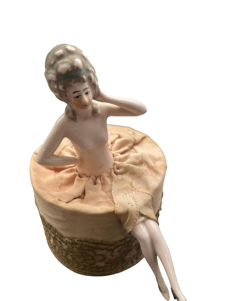 Boîte poudrier half doll en porcelaine Allemagne début XXe, Enlèvement ou Envoi