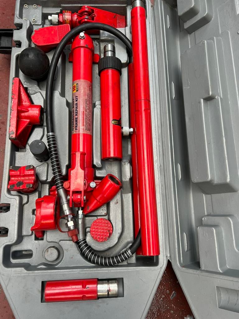 Hydraulic body frame repair kit 10 ton en 4 ton, Ophalen, Gebruikt