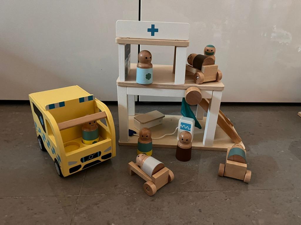 Houten speelset Kid's Concept ziekenhuis, Ophalen, Zo goed als nieuw