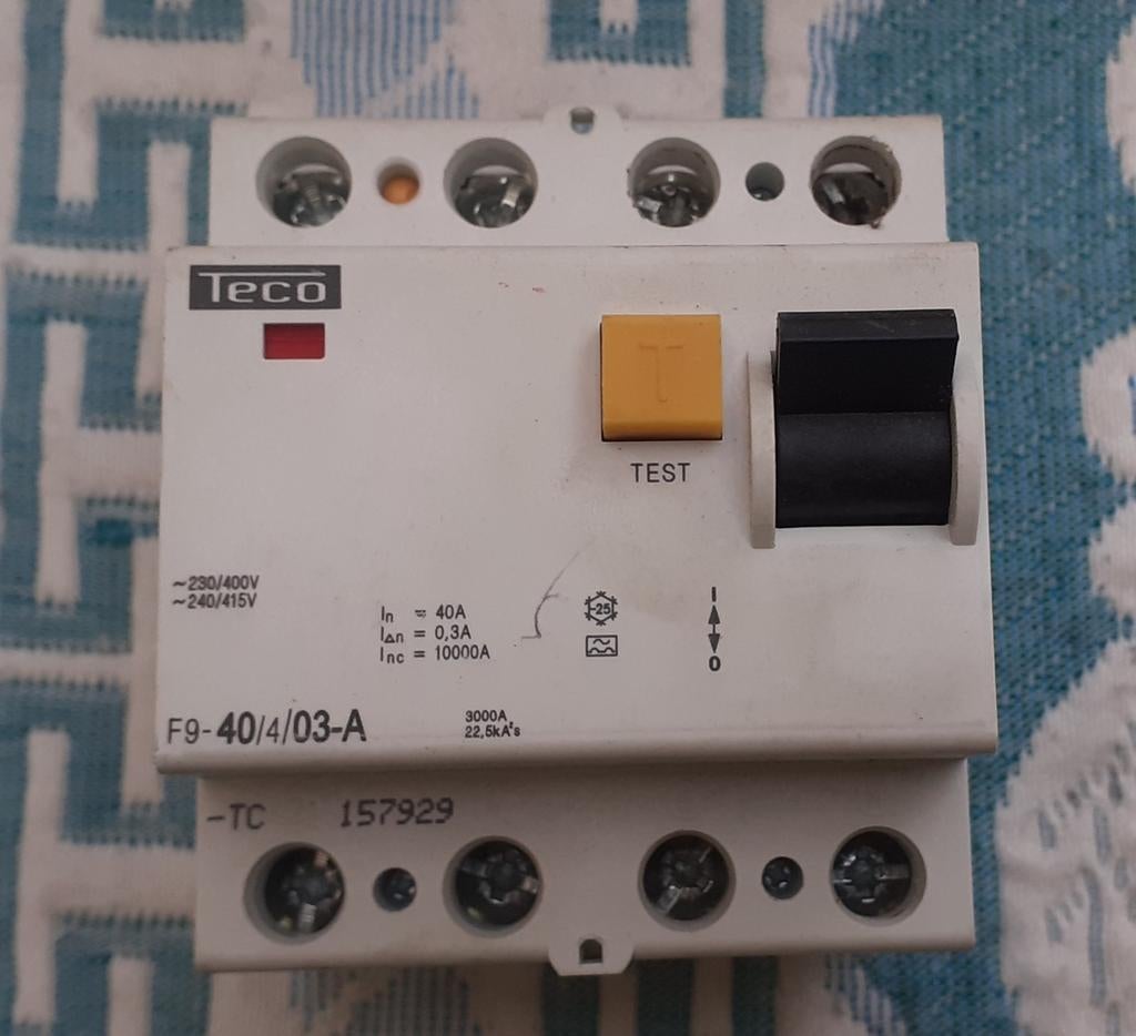 Interrupteur différentiel Teco 4P 40A 300mA Type A  Marque T, Bricolage & Construction, Enlèvement, Comme neuf, Interrupteur