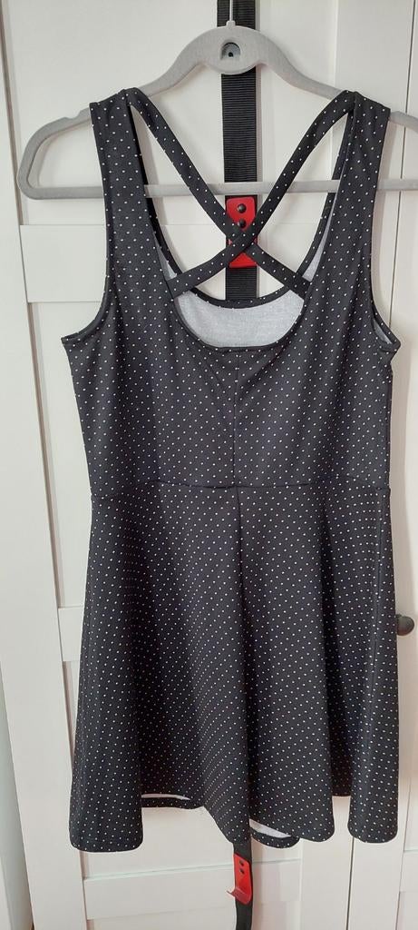 Robe à  petit  pois noir, neuve, marque H&M, Neuf, Enlèvement ou Envoi, Longueur genou, Taille 38/40 (M)