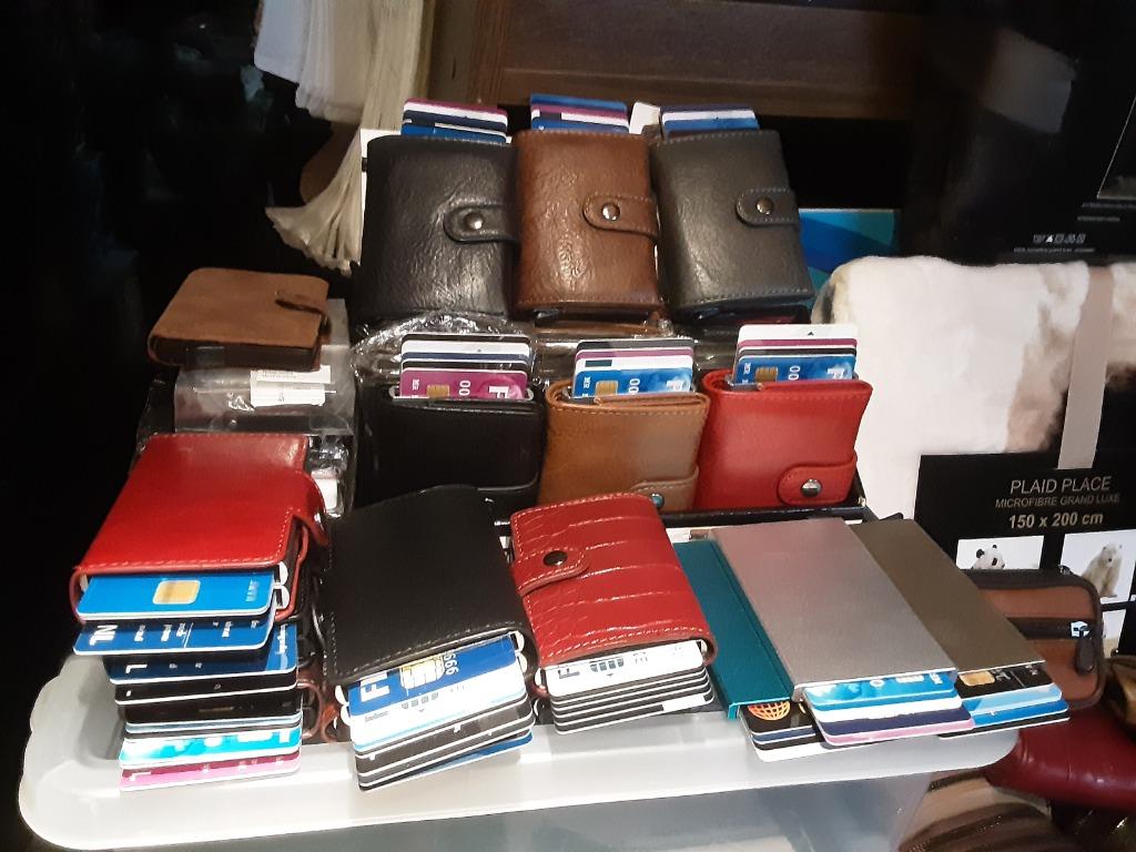 R.f.i.d metaal kredietkaartbescherming, Neuf, Autres marques, Enlèvement ou Envoi, Autres couleurs