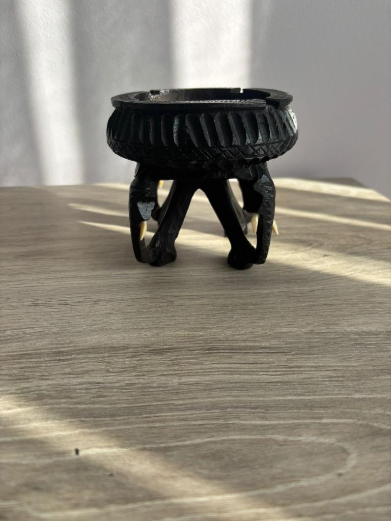 Afrikaanse triba art asbak olifant met echte slagtanden, Ophalen