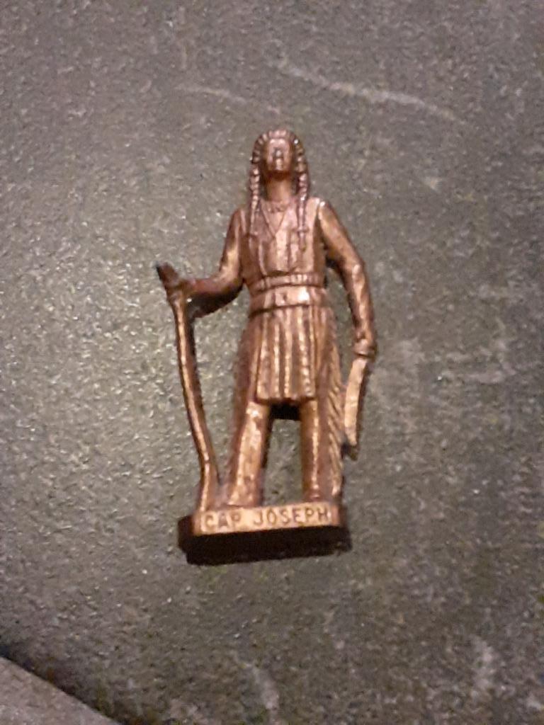 Kinder métal "captain Joseph", Enlèvement ou Envoi, Utilisé, Figurines