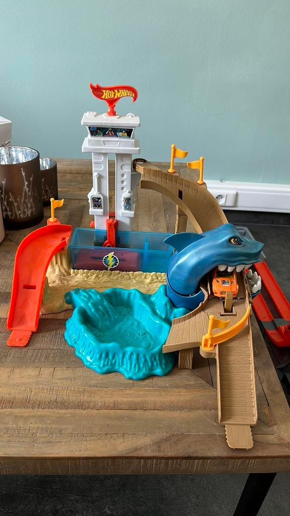Circuit hotwheels requin shift colour avec voiture, Comme neuf