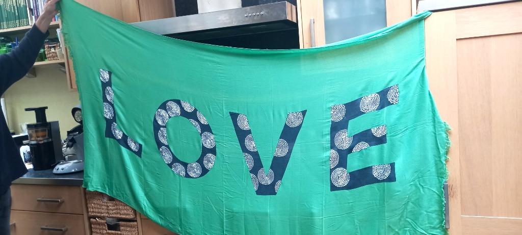 Grote sjaal LOVE van Essentiel Antwerp, Maat 42/44 (L), Ophalen of Verzenden, Zo goed als nieuw, Essentiel Antwerp