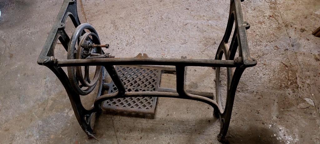 onderstel van naaimachine., Antiek en Kunst, Ophalen