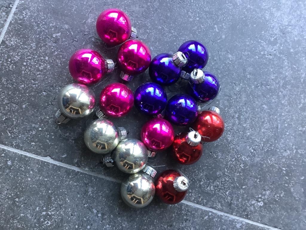 Kerstbal breekbaar 5cm doorsnede  17 stuks, Ophalen, Gebruikt