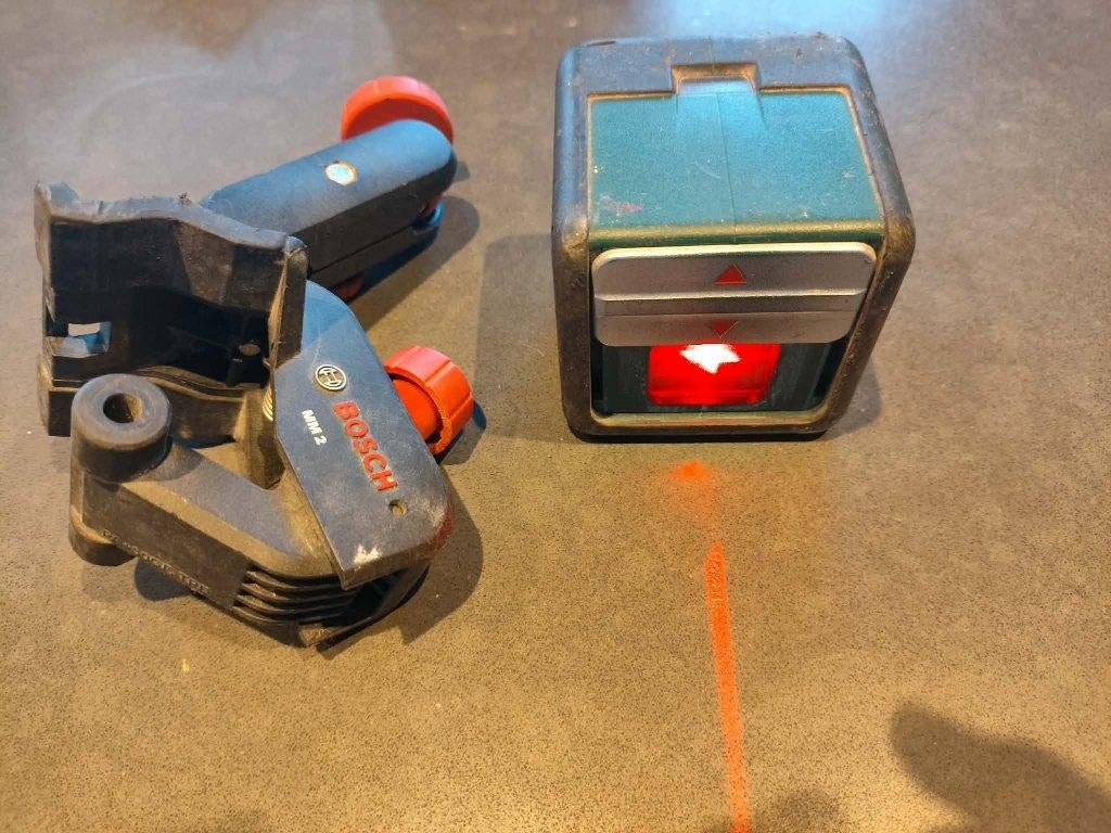 Bosch Quigo Kruislijnlaser met bevestigingsbeugel, Doe-het-zelf en Bouw, Ophalen of Verzenden, Zo goed als nieuw, Afstand
