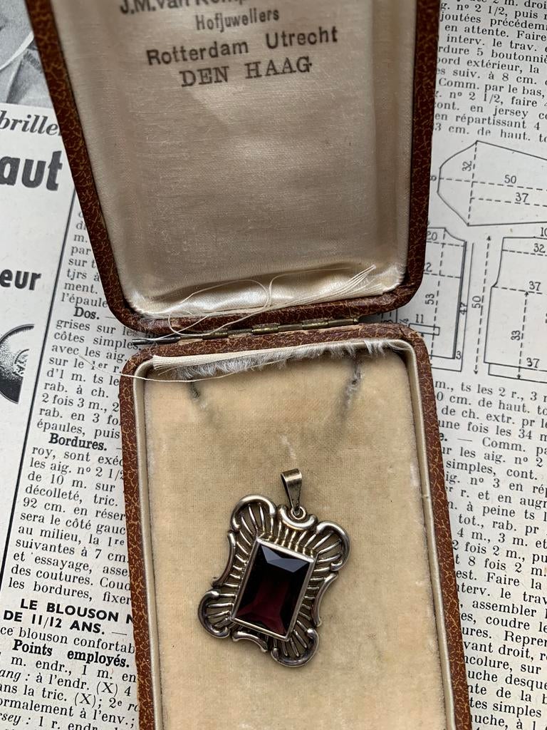 Vintage verguld zilveren hanger met amethist steen, Paars, Ophalen of Verzenden, Zo goed als nieuw, Met edelsteen