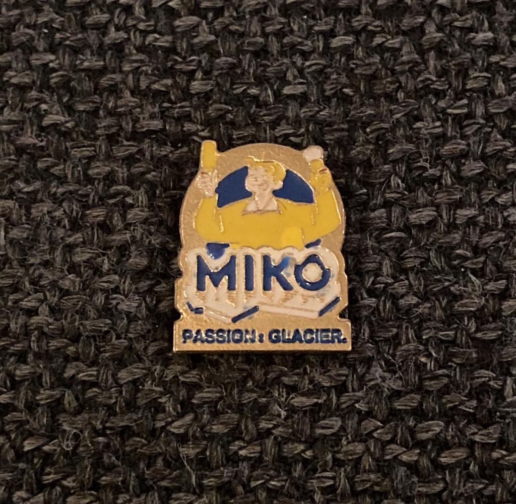 PIN - MIKO - PASSION - GLACIER - ROOMIJS - CRÈME-GLACÉE, Verzenden, Gebruikt, Merk, Speldje of Pin