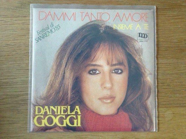 single daniela coggi