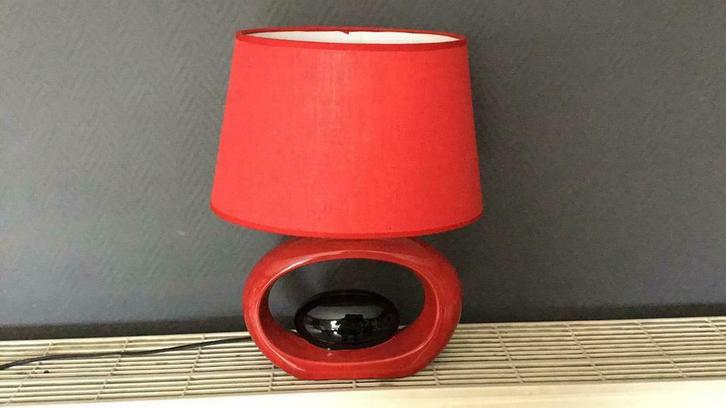 Lampe de chevet, Maison & Meubles, Lampes | Lampes de table, Utilisé