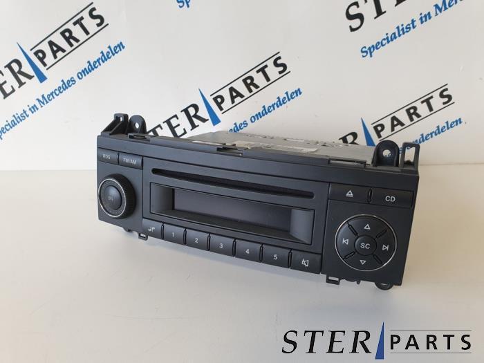 Radio CD Speler van een Mercedes B-Klasse, Ophalen of Verzenden, 3 maanden garantie, Gebruikt, Mercedes-Benz