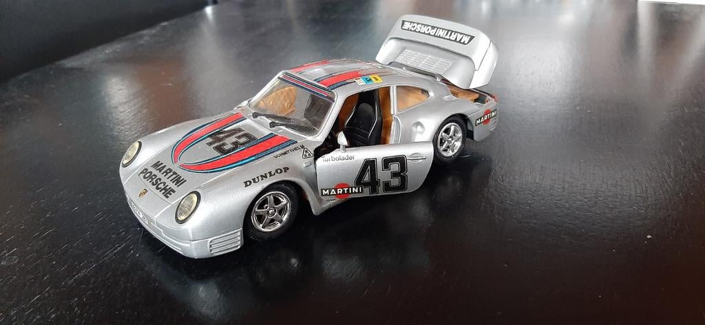 Porsche  959  1/24 Revell Martini decoratie, Ophalen of Verzenden, Zo goed als nieuw, Revell