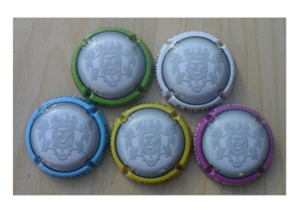 Champagne capsules - Richard F A5 Blason (L 7742), Envoi