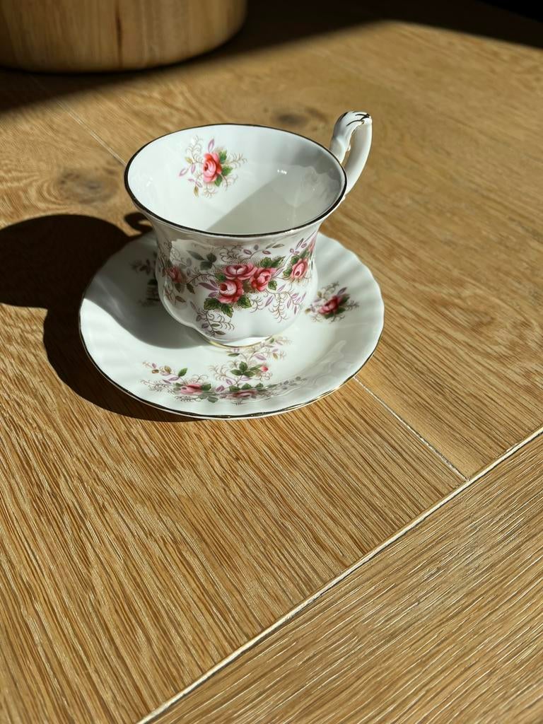 Royal albert theekopje lavender rose, Antiek en Kunst, Antiek | Servies los, Ophalen