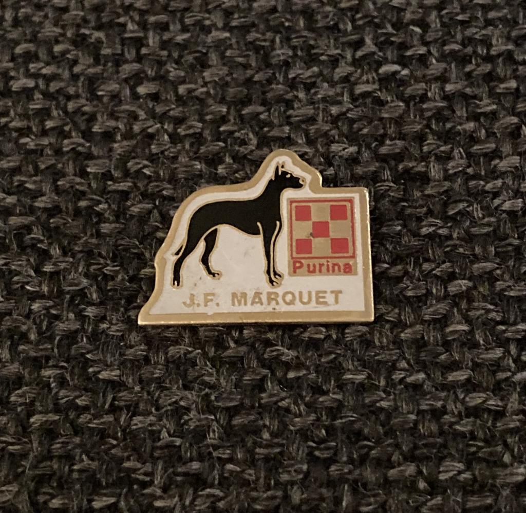 PIN - PURINA - CHIEN - HOND - DOG, Verzenden, Gebruikt, Dier of Natuur, Speldje of Pin