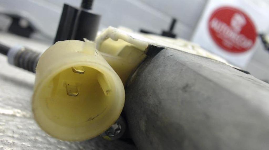 Lève vitre électrique avant gauche Renault Clio 2 2001-2006, Enlèvement ou Envoi, Utilisé, Renault
