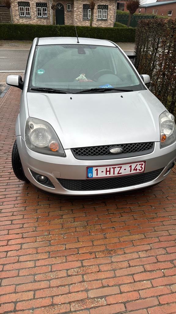 Ford fiesta 2007 1.4 tdci 195000km  1.ste einginear, Autos, Argent ou Gris, Achat, Boîte manuelle, Diesel
