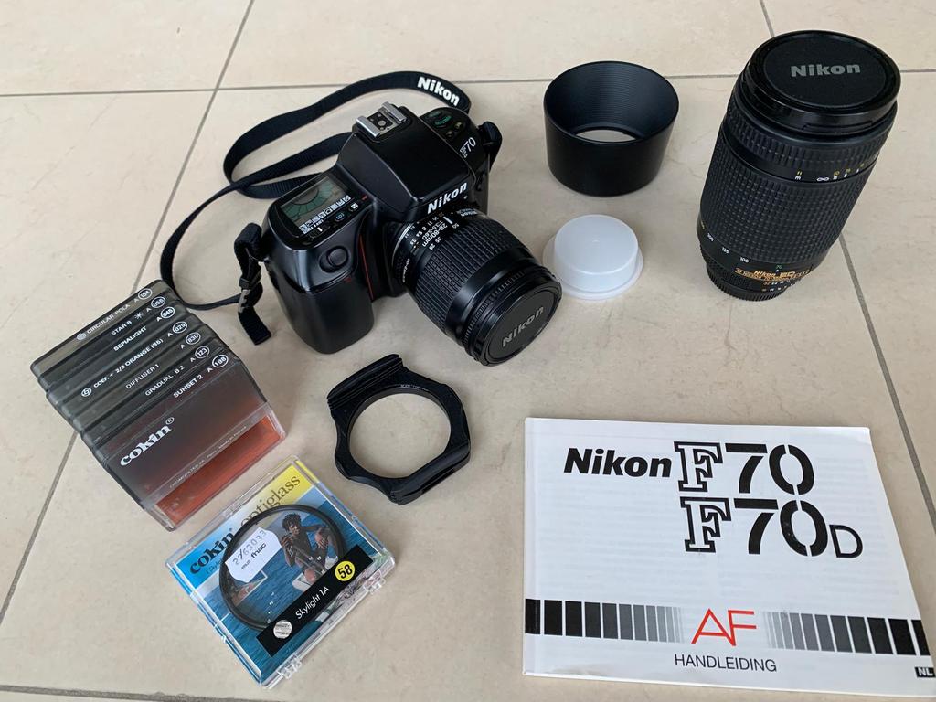 Nikon F70 + 2 objectieven + 9 Cokin filters + tas, Ophalen, Zo goed als nieuw, Nikon