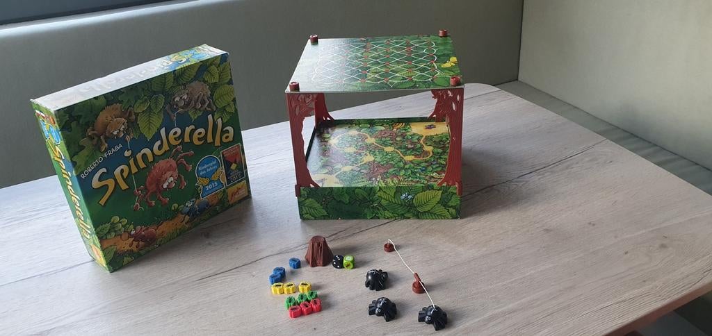 Jeu de société Spinderella de l'année, Enlèvement