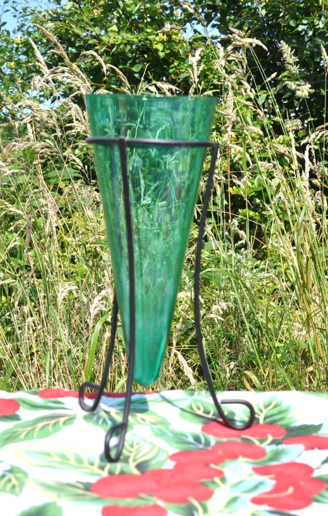 vase conique en verre vert sur pied metal, Enlèvement ou Envoi, Comme neuf, Vert, Verre