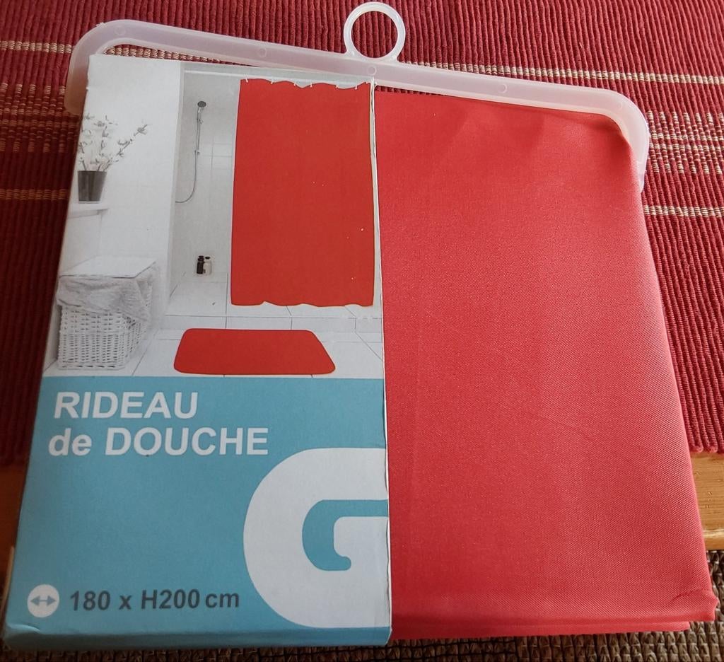 Rideau de douche rouge 100%polyester. larg 180cm, haut 200cm, Maison & Meubles, Enlèvement ou Envoi, Neuf, Rouge, Autres types