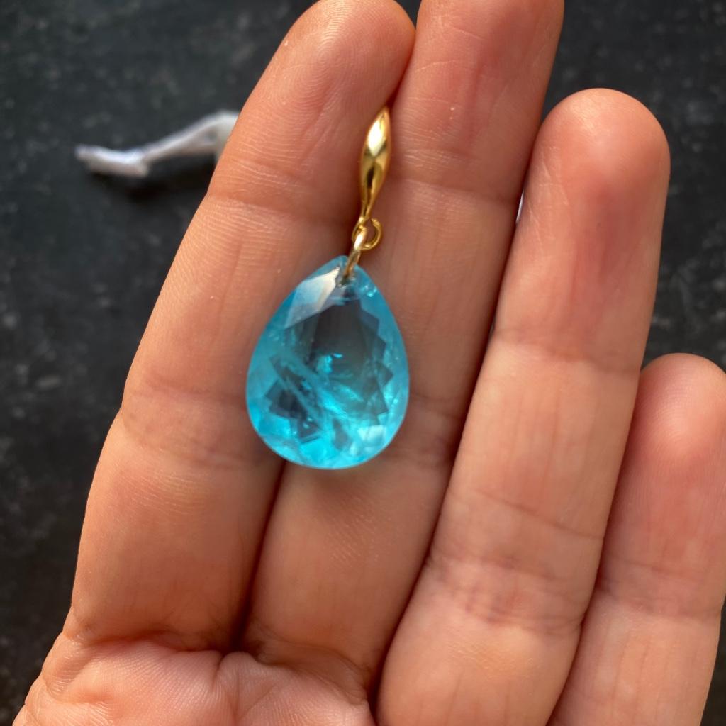 Boucles d'oreilles plaquées avec pierre naturelle en or 14 c, Neuf, Enlèvement ou Envoi, Avec cristal, Bleu