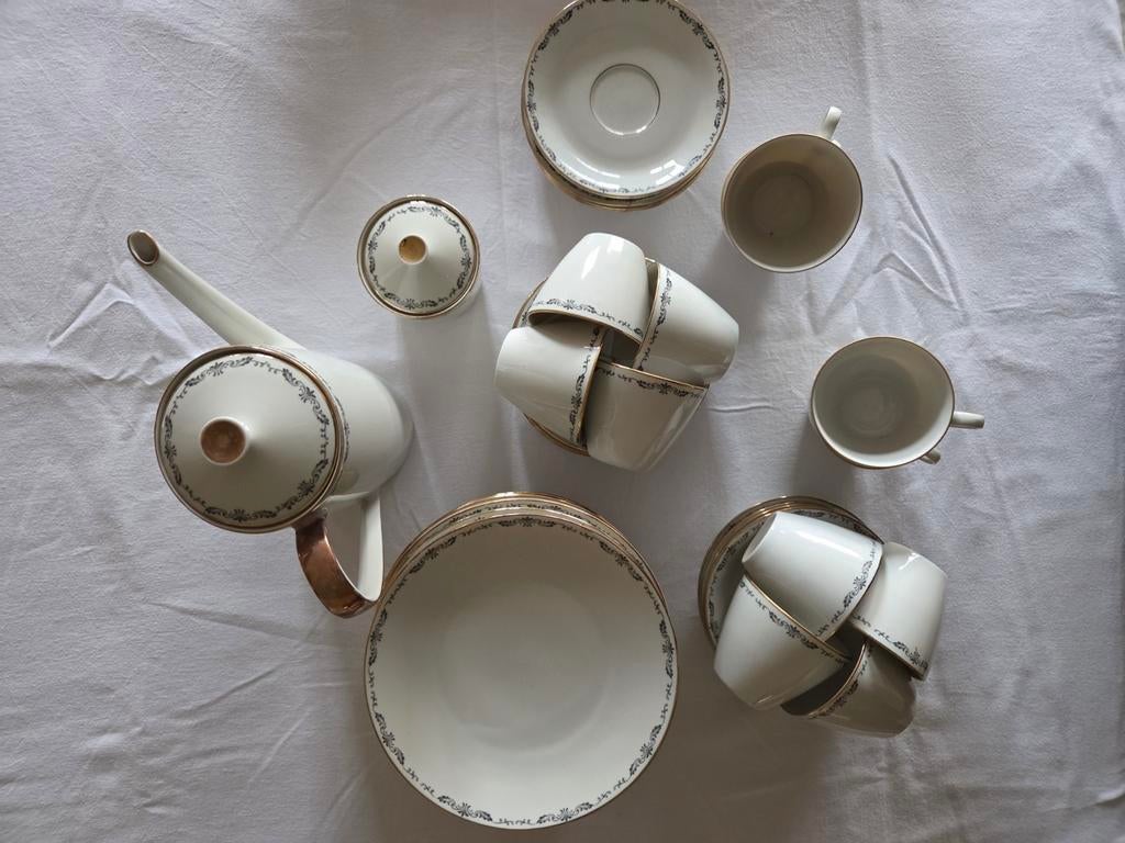 compleet vintage koffiesrvies bestaande uit 38 stuks, Ophalen