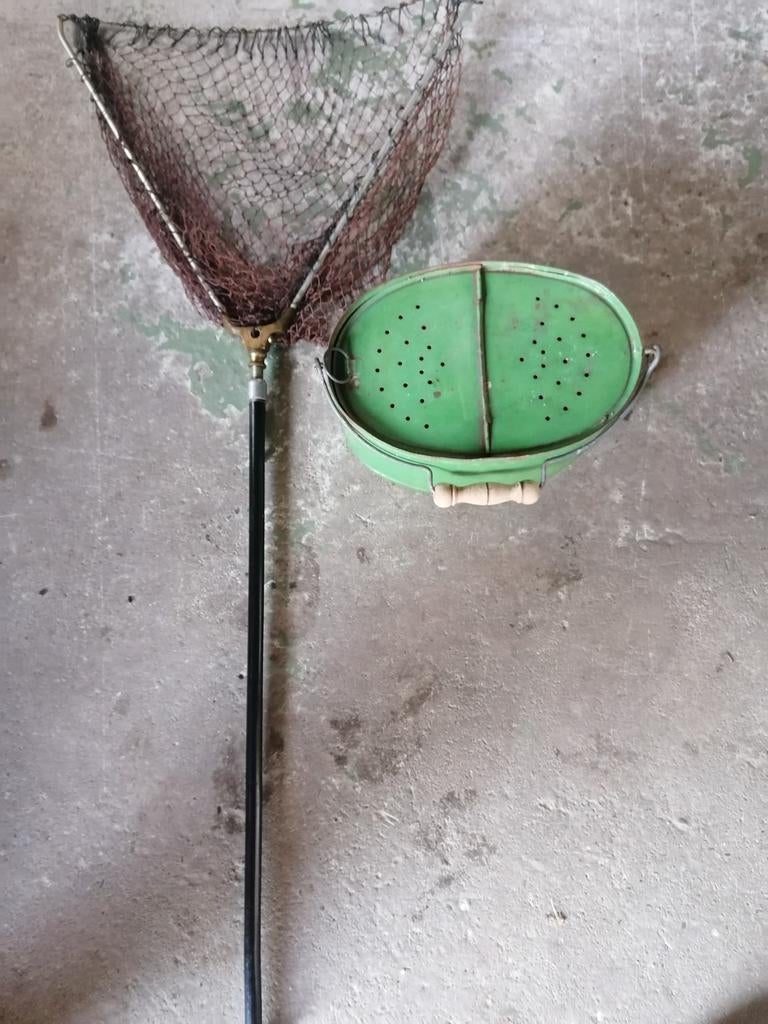 Ancien bac à appâts et épuisette, Enlèvement
