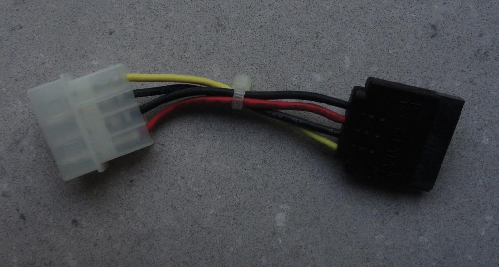 Adaptateur Molex vers Sata, Enlèvement, Utilisé