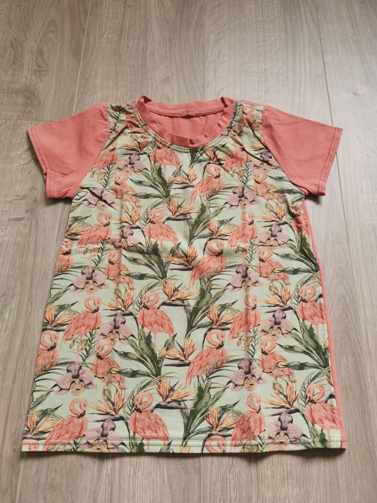 T-shirt flamingo's - maat 122, Ophalen of Verzenden, Zo goed als nieuw, Jongen of Meisje, Shirt of Longsleeve