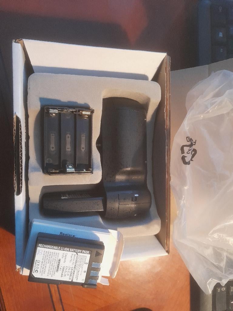 Batterygrip voor Nikon D60 incl Enel9 accu, alles nieuw!, Ophalen, Nieuw