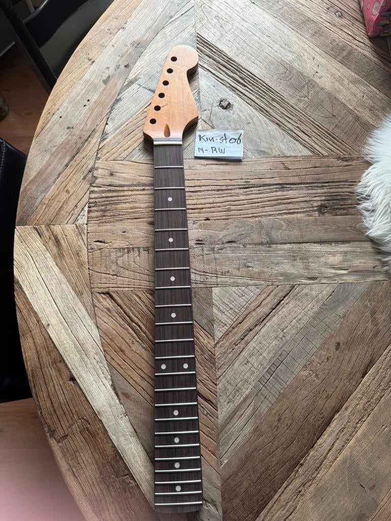 Stratocaster Hals” Roasted Maple/RW toets-nitro “ KINST06RW, Verzenden