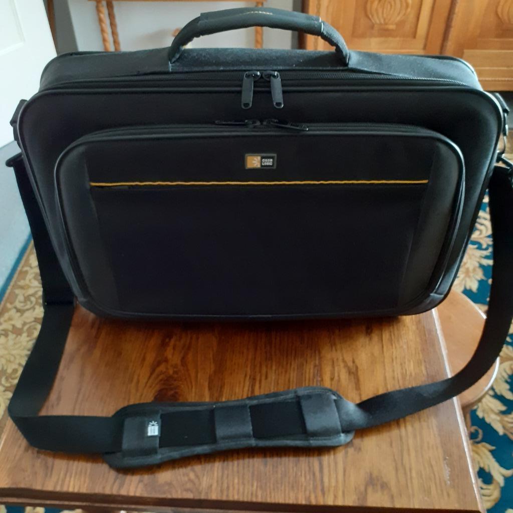 Laptoptas Case Logic  voor 15" tot 17" laptops, Gevoerd laptopvak, 17 inch of meer, Ophalen of Verzenden, Zo goed als nieuw