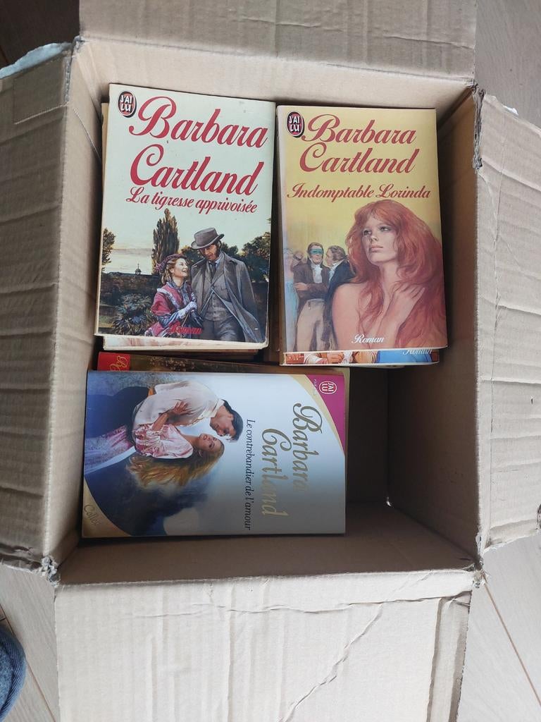 Livre Barbara Cartland. Romancière anglaise., Livres, Enlèvement