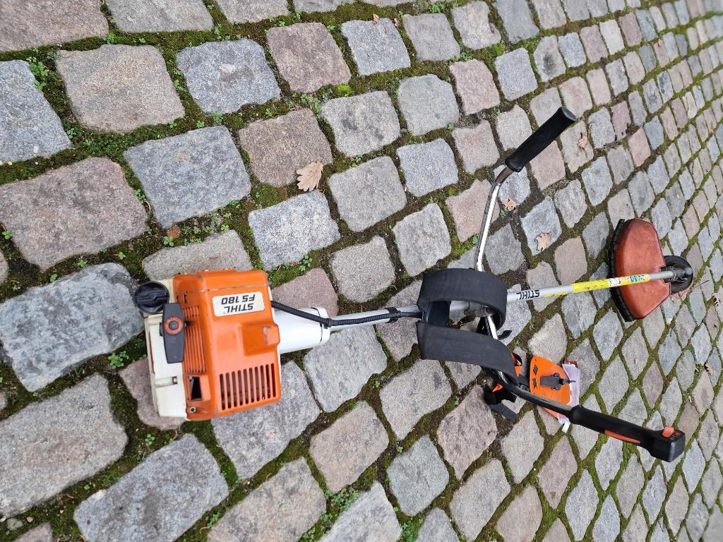 Stihl bosmaaier FS 180 benzine, Stihl, Enlèvement, Utilisé, 10 à 30 cm